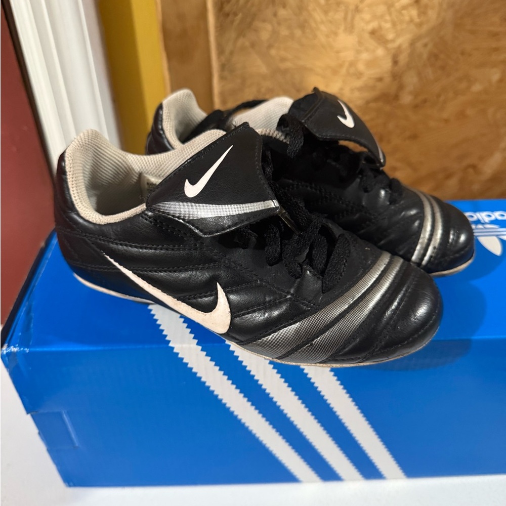 Nike Kids Cleats - Picture 3 of 6